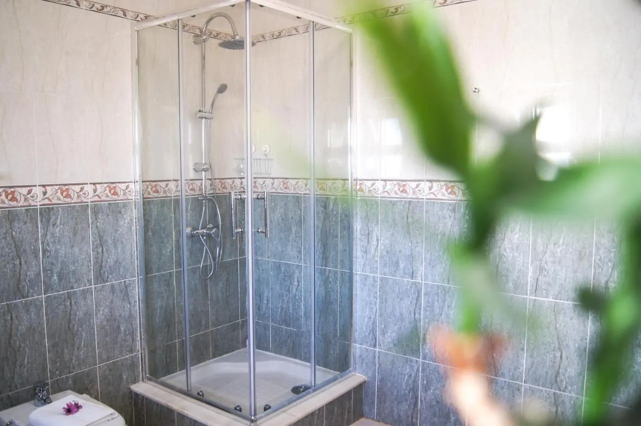 Aloha Burgau Guesthouse בית הארחה
